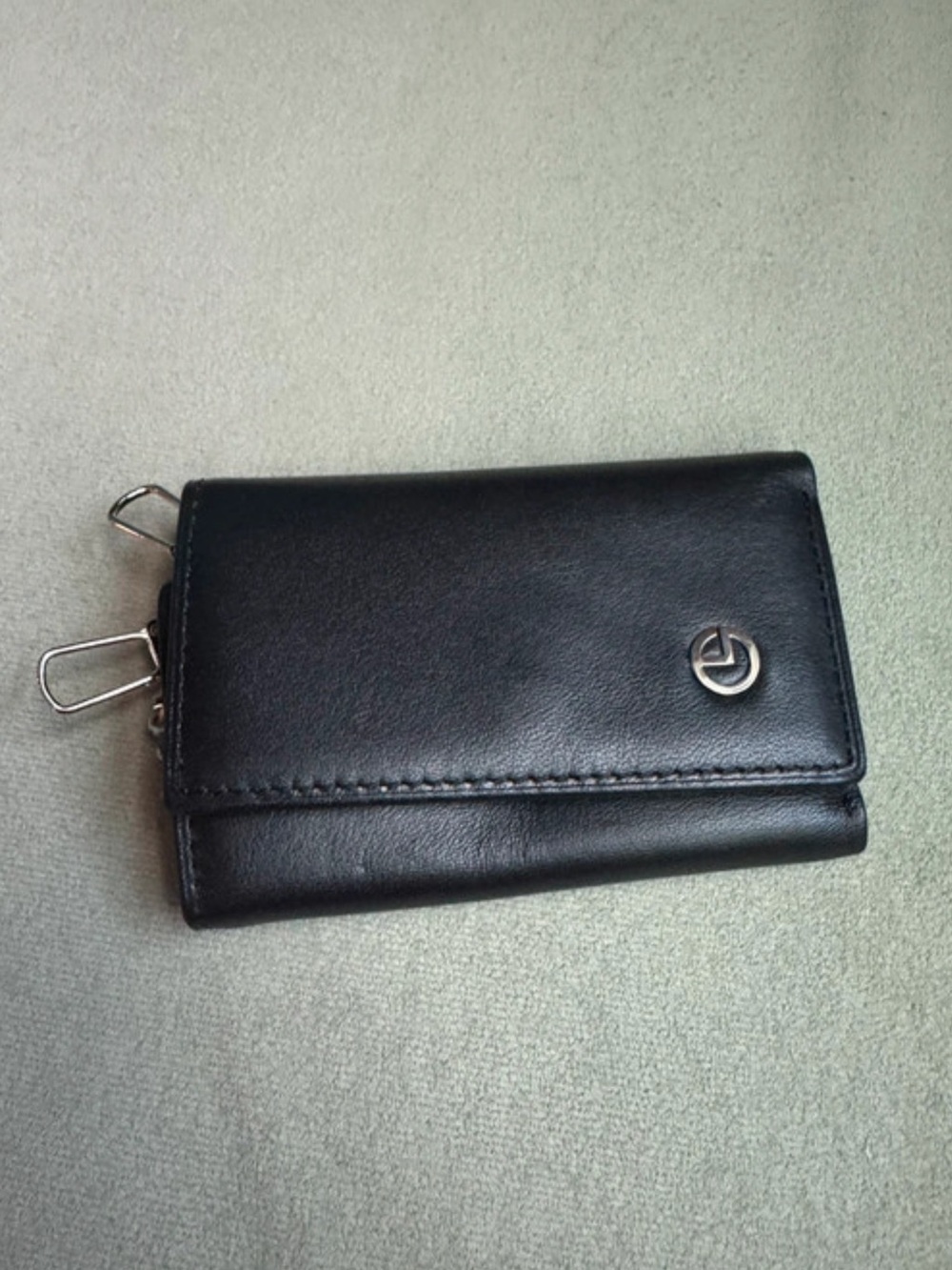 “New” Men’s Black Leather Key Holder/Wallet. Holds 6 Keys, Cash & 2 Credit Cards